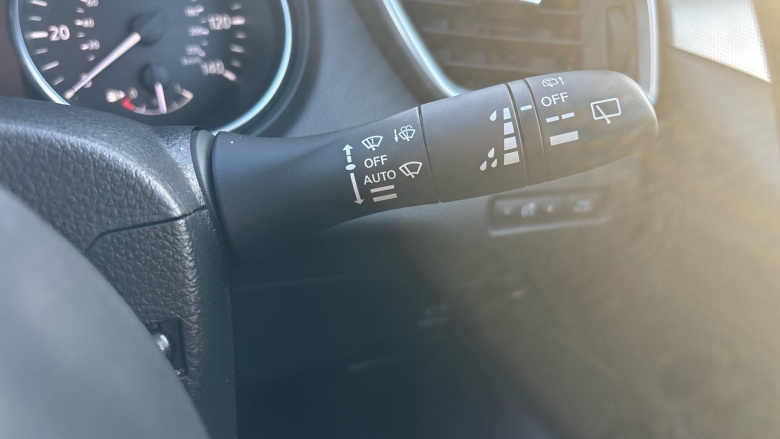 Nissan Qashqai 1.5 dCi N-Connecta 5dr Diesel Hatchback